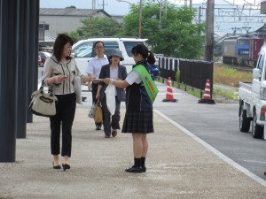 道行く人も快く受け取ってくださりました。