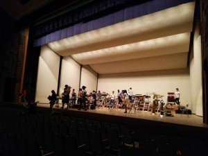 吹奏楽部は和気町営の、学び館「サエスタ」でホール練習も行いました。