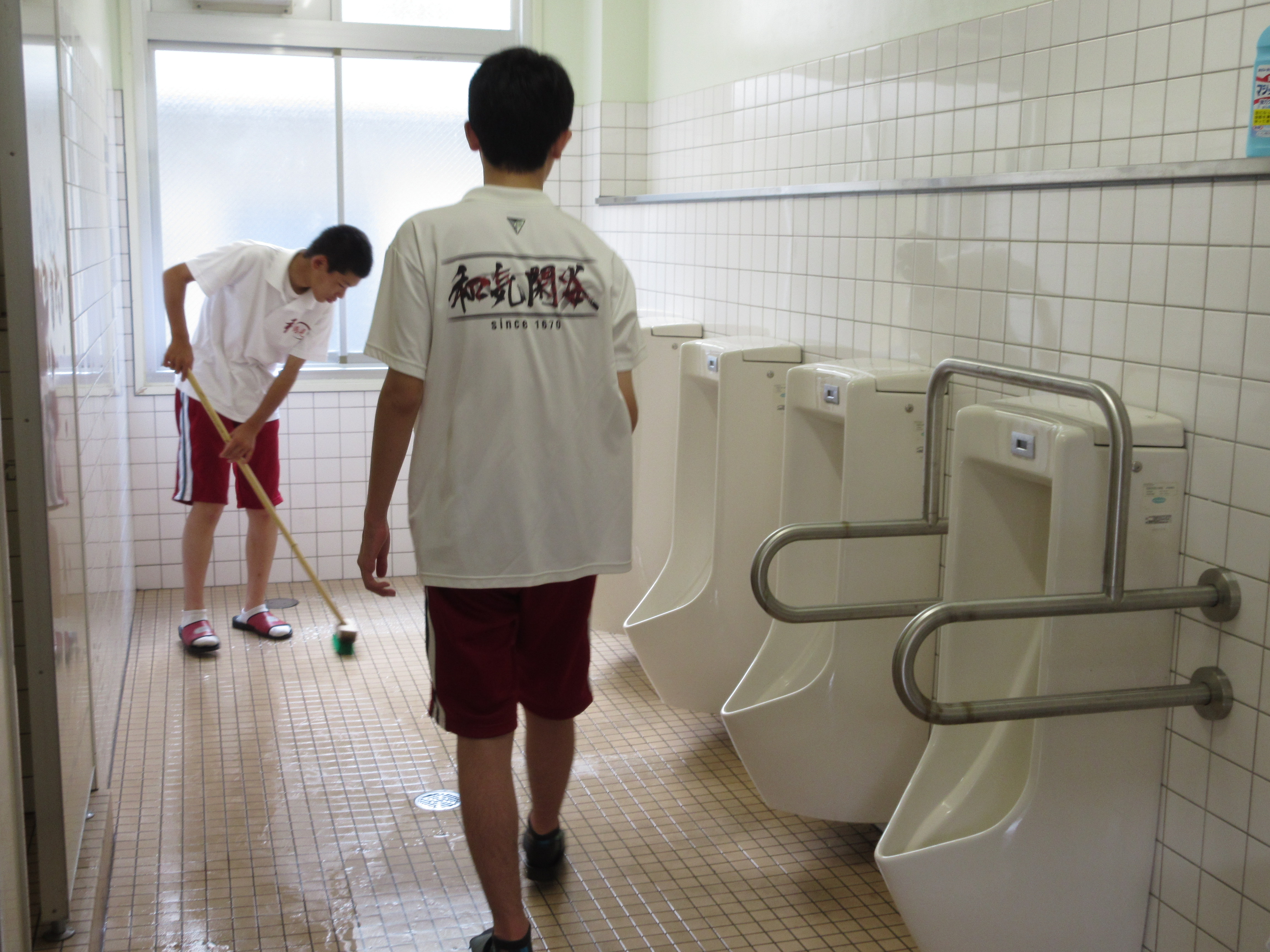 トイレをきれいに！美化委員と生徒会執行部によるトイレ清掃 今日の！昨日の？和気閑谷高等学校