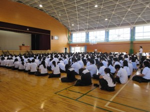 夏休みを終えて日に焼けた生徒たちが元気に登校してきました！