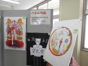 部員全員がスケッチブックやボードを展示しました