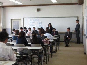 学年別懇談の様子