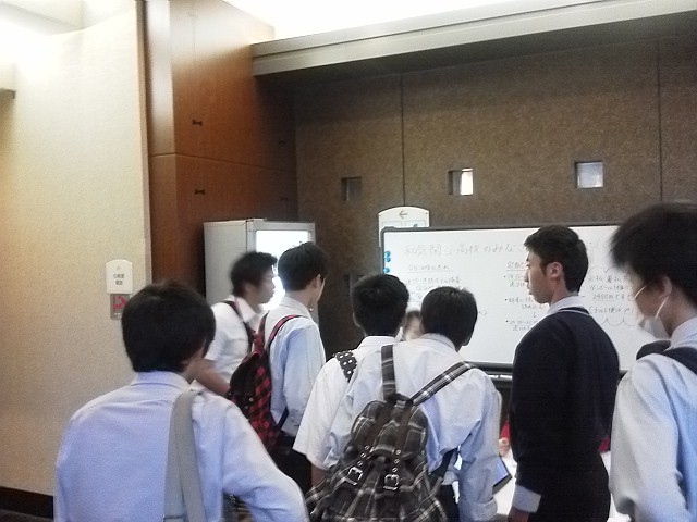 各班、札幌のホテルに帰ってきました。