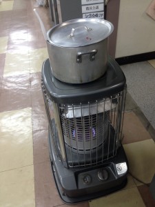 生徒が食べきれなかった分は職員室へ。忙しい教職員もほっと一息のあたたかいごはんとなりました。