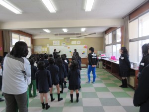 英語研究会が本荘小学校で出前授業を行いました！