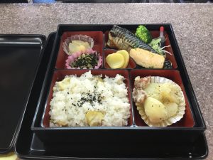 秋たけなわ 本校食堂の特別メニュー