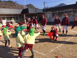 野球部がティーボール教室を行いました！