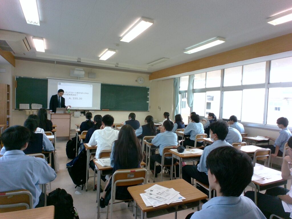 特進＋大学希望者向けの進路講演会を行いました。