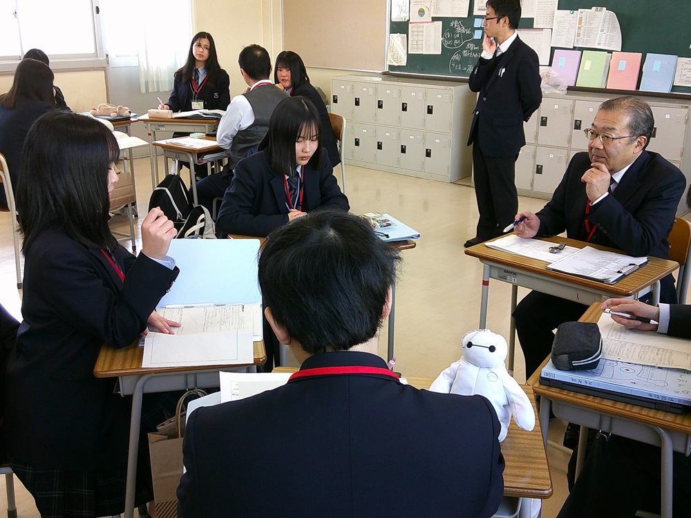 ２年生が探究相談会を開催しました！