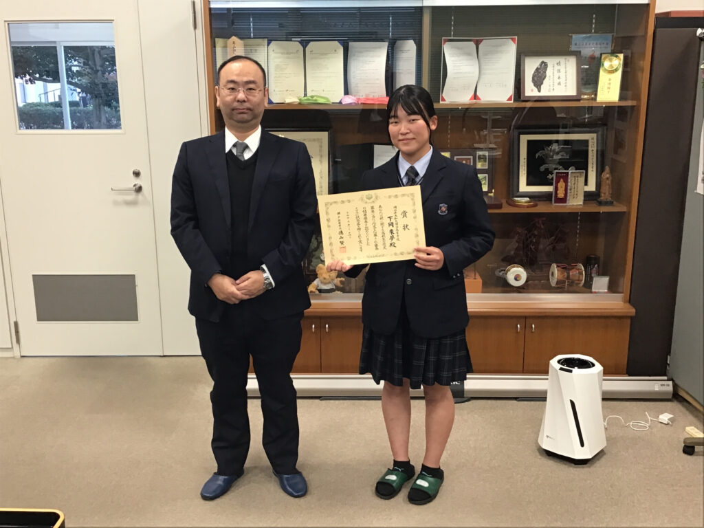税の作文コンクール表彰式
