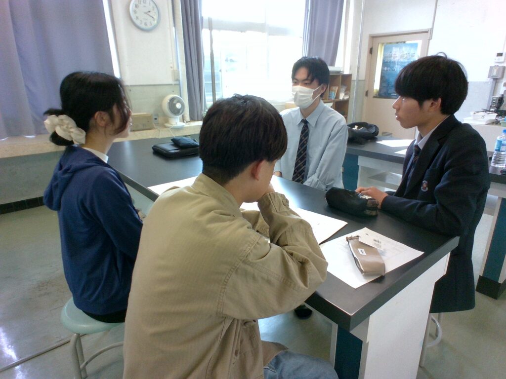 山陽学園大学の先生と学生から３年生が閑谷學のアドバイスをいただきました